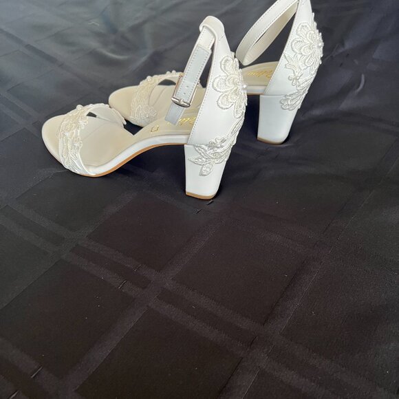Gorgeous Bridal Shoes did not fit me. - Picture 3 of 6
